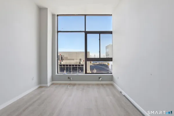 $1,600 | 215-219 Bank Street, Unit 5, New London, CT 06320