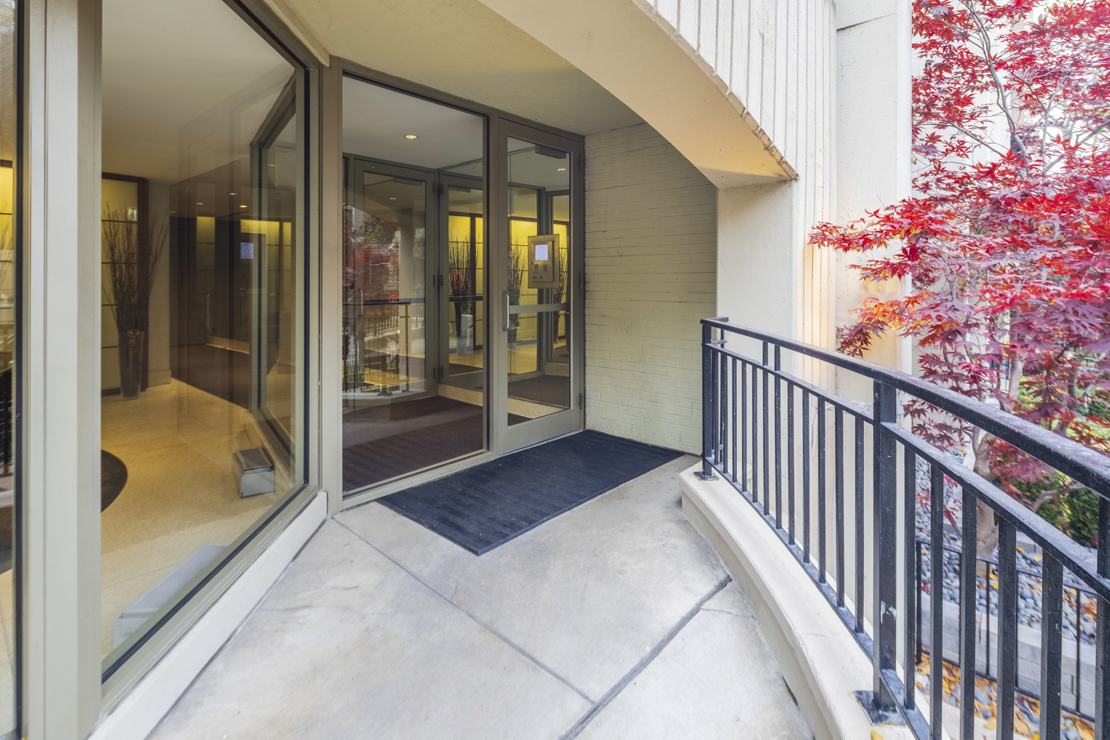 1340 North Dearborn Street, Unit 5C Chicago, IL 60610 - Photo 2 of 44 a view of balcony