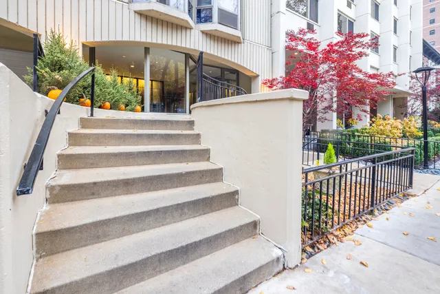 a view of entryway with a front door
