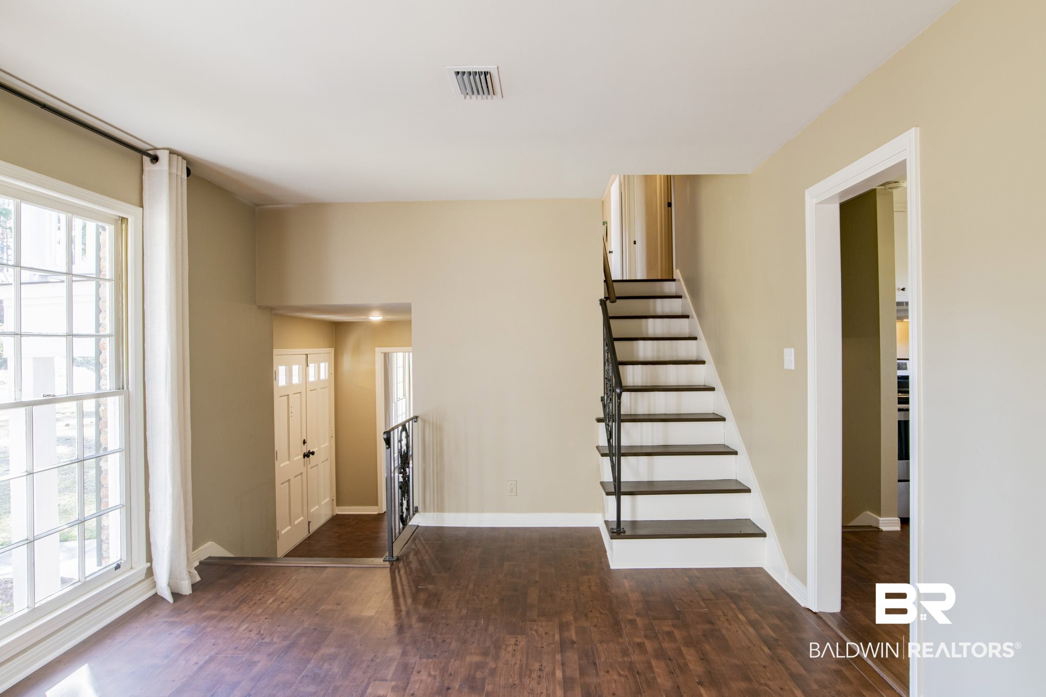 133 Pineridge Road Daphne, AL 36526 - Photo 26 of 31 Living room