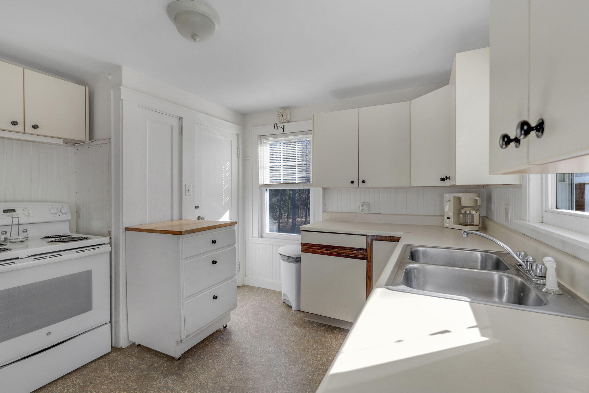 323 Middle Road Falmouth, ME 04105 - Photo 15 of 37 16-web-or-mls-323Middle-16