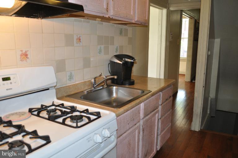 775 Harvard Street Northwest Washington, DC 20001 - Photo 9 of 11 Kitchen
