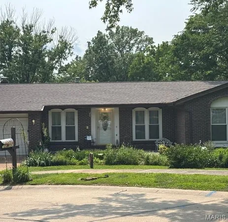 $445,000 | 2 Silveroak Court, Manchester, MO 63021