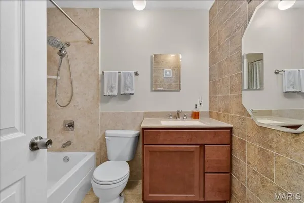 $445,000 | 2 Silveroak Court, Manchester, MO 63021