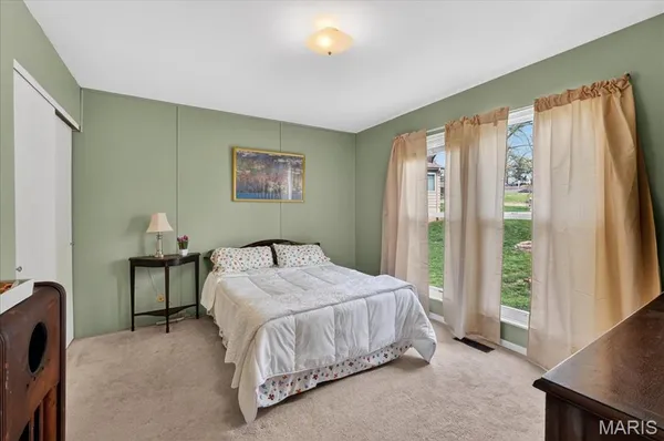 $445,000 | 2 Silveroak Court, Manchester, MO 63021