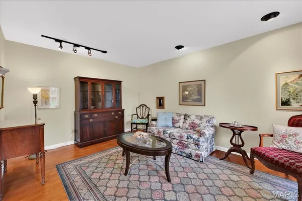 $445,000 | 2 Silveroak Court, Manchester, MO 63021