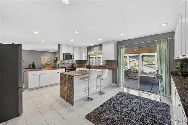 $445,000 | 2 Silveroak Court, Manchester, MO 63021