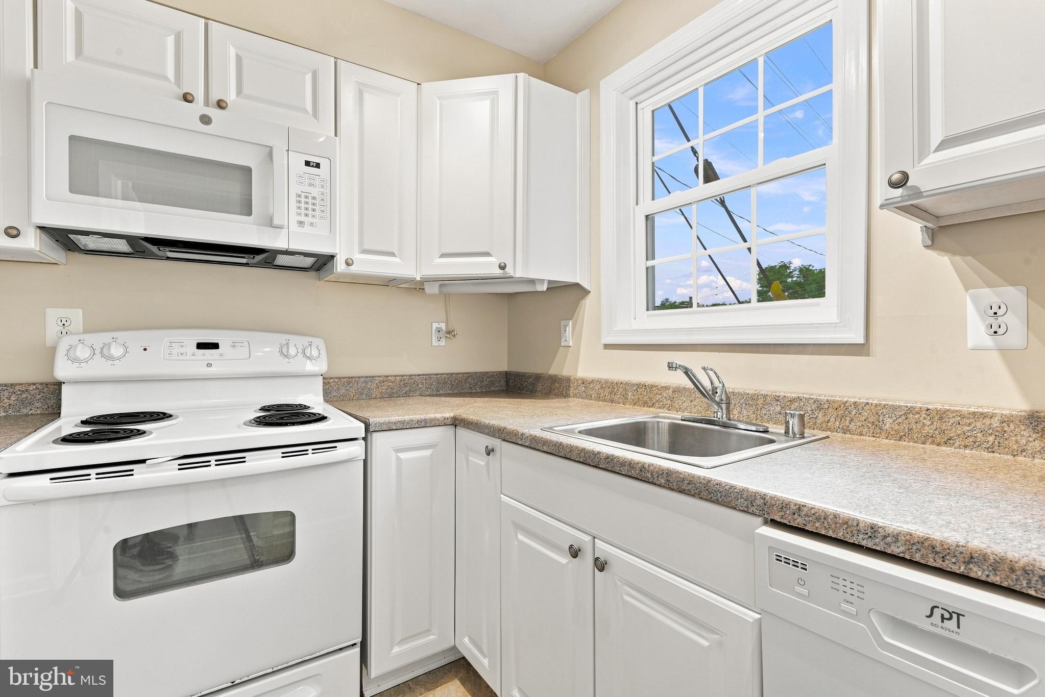 1380 Pleasant Valley Road Westminster, MD 21158 - Photo 12 of 18 Kitchen