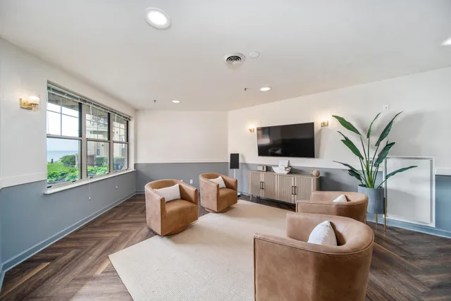 $750,000 | 4100 South Lake Drive, Unit 320, St. Francis, WI 53235