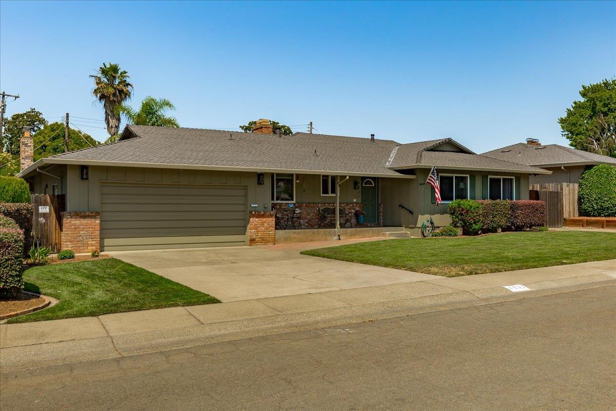 4939 Brookglen Way Carmichael, CA 95608 - Photo 3 of 56