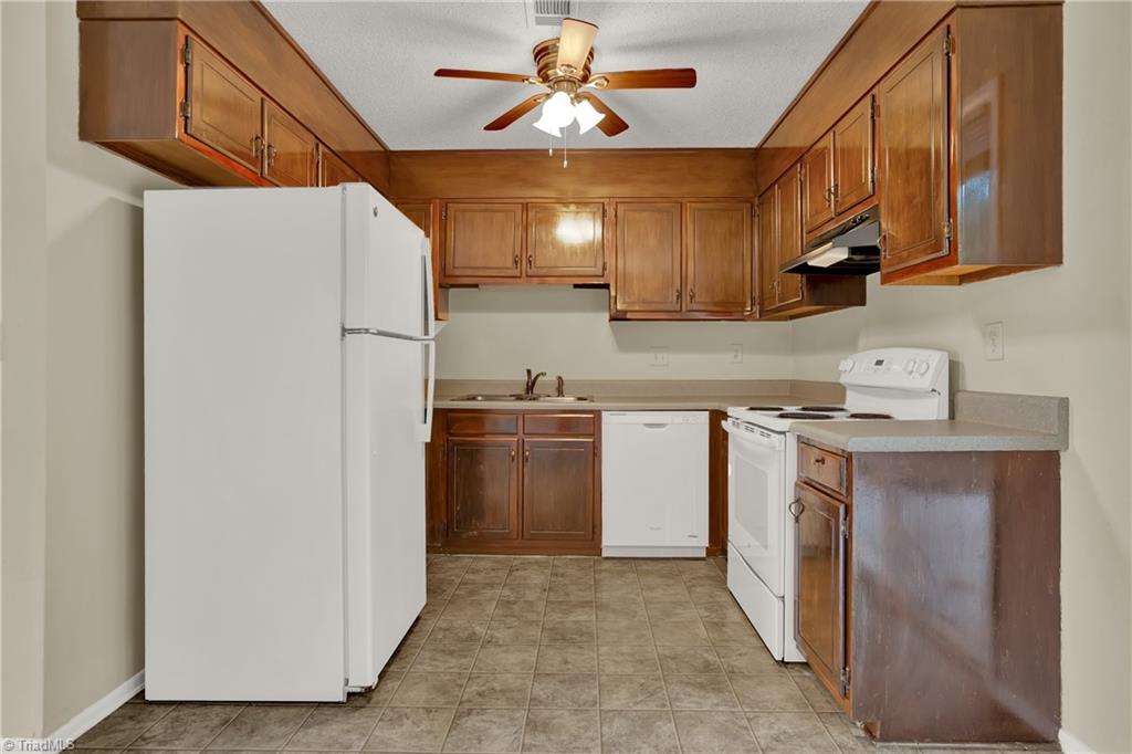 3222 Rockingham Road High Point, NC 27265 - Photo 12 of 32