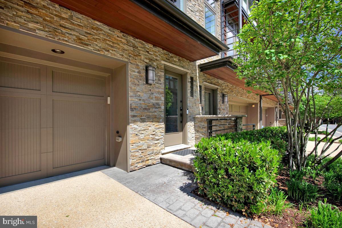 5131 Willet Bridge Road Bethesda, MD 20816 - Photo 2 of 42 Main Entry