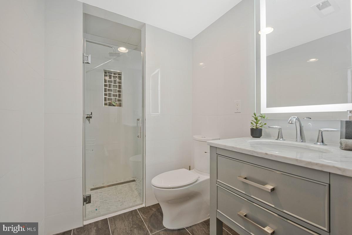 5131 Willet Bridge Road Bethesda, MD 20816 - Photo 38 of 42 Full bath entry level