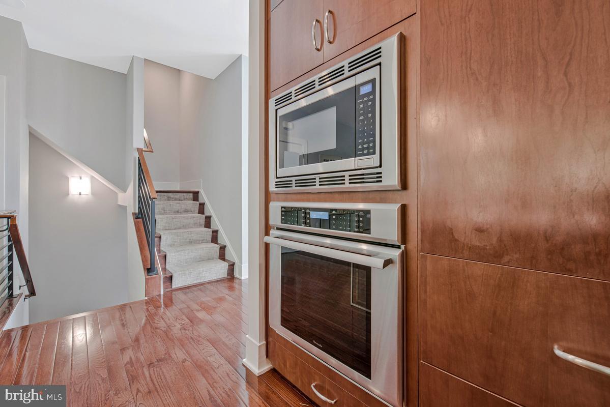 5131 Willet Bridge Road Bethesda, MD 20816 - Photo 9 of 42 Kitchen ovens