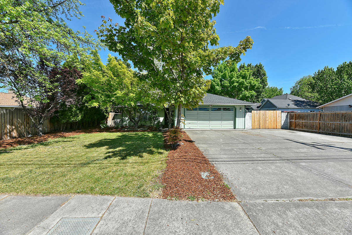 2270 Springbrook Road Medford, OR 97504 - Photo 1 of 36 1