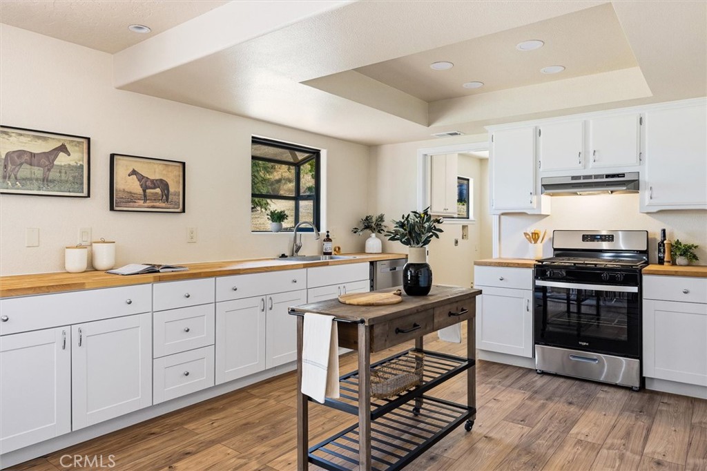 6998 Kingsbury Road Templeton, CA 93465 - Photo 12 of 57 Butcher block counters