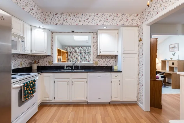 $330,000 | 15 B Castle Hills Road, Unit B, Agawam, MA 01001