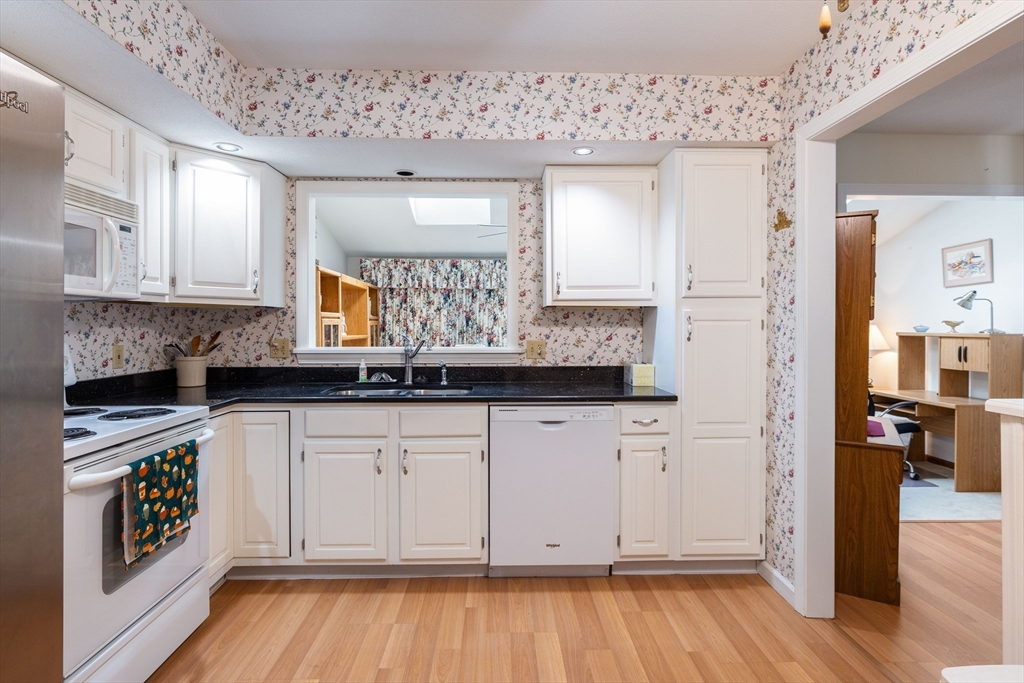 15 B Castle Hills Road, Unit B Agawam, MA 01001 - Photo 3 of 36