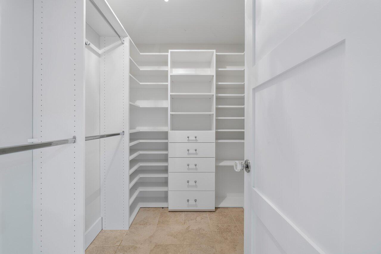 19 Saddleback Road Tequesta, FL 33469 - Photo 21 of 49 Primary Closet
