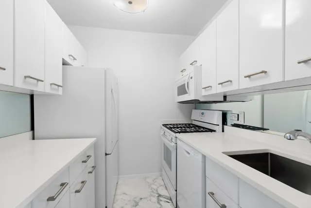 $895,000 | 345 East 80th Street, Unit 18A | Upper East Side