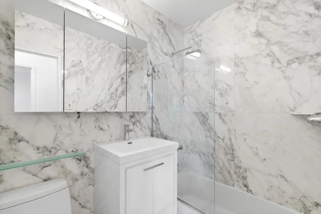 $895,000 | 345 East 80th Street, Unit 18A | Upper East Side