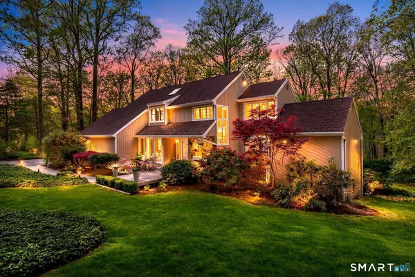 $1,195,000 | 19 Mine Hill Road, Redding, CT 06896