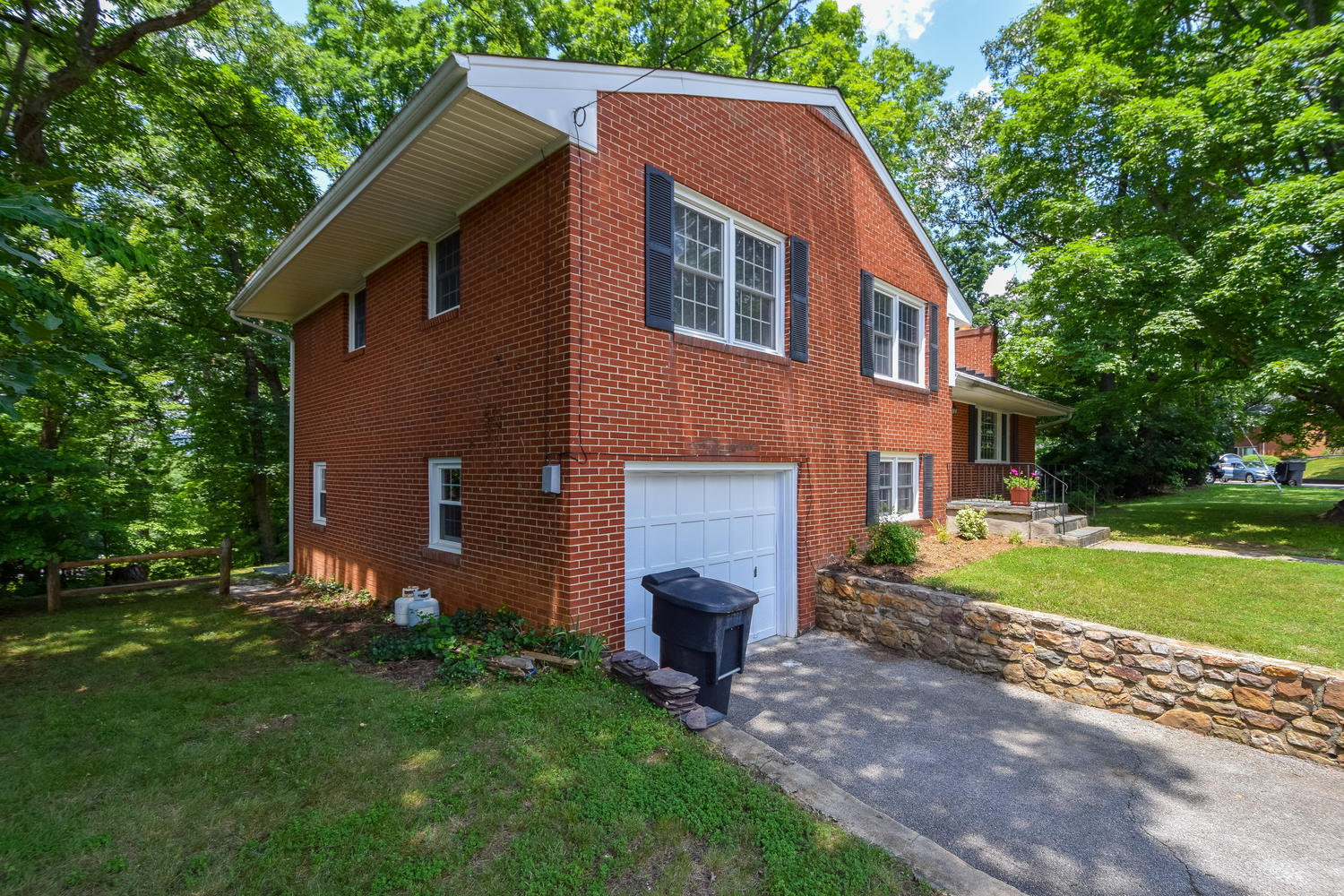 3075 Sedgefield Road Southwest Roanoke, VA 24018 - Photo 21 of 30 a front view of a house with garden