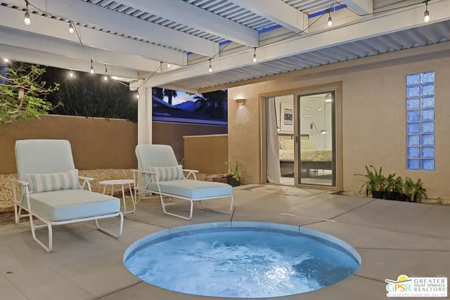 a view of a livingroom with furniture and a ceiling fan