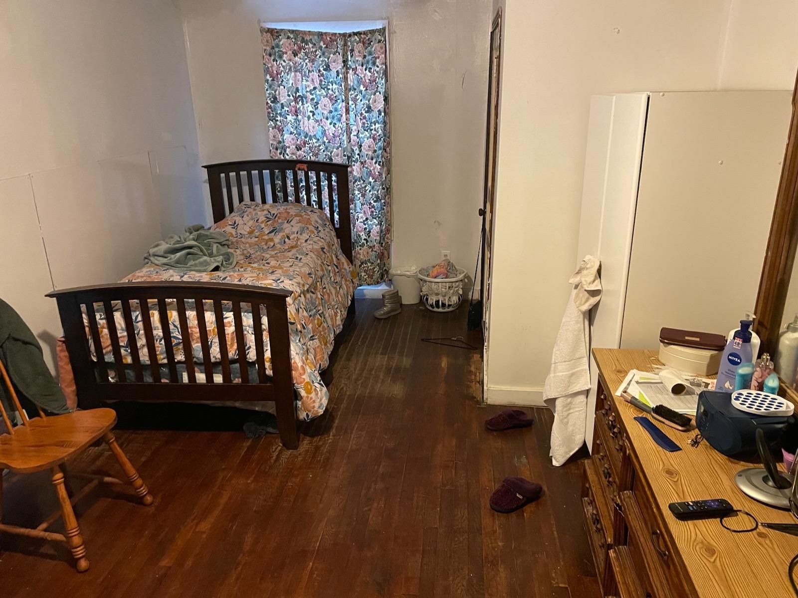 3533 Kendrick Road Memphis, TN 38108 - Photo 12 of 13 Bedroom with dark wood-type flooring and baseboards