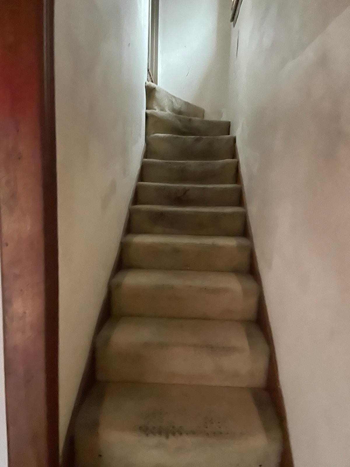 3533 Kendrick Road Memphis, TN 38108 - Photo 8 of 13 View of staircase