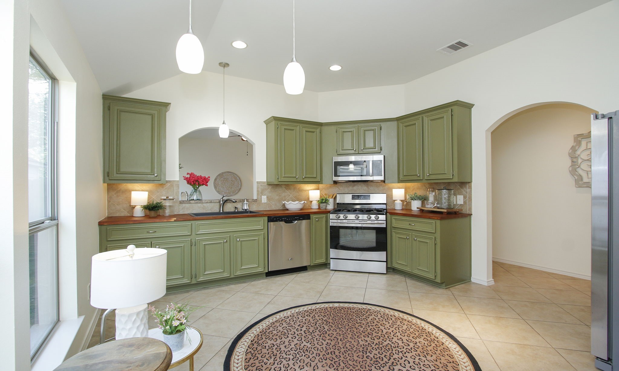 11123 Pembroke Ridge Drive Houston, TX 77065 - Photo 13 of 43 a kitchen with sink and cabinets