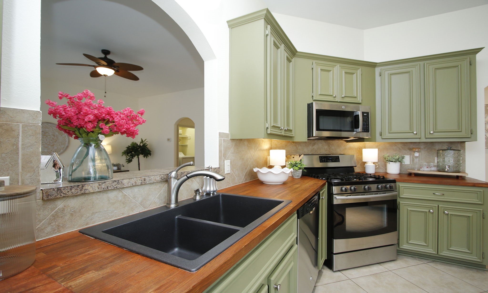 11123 Pembroke Ridge Drive Houston, TX 77065 - Photo 15 of 43 a kitchen with a sink stove and microwave