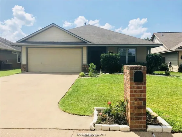 $1,900 | 921 Windmeadows Drive, College Station, TX 77845