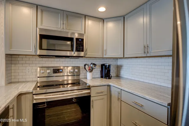 $1,600 | 2000 New River Inlet Road, Unit 1103, North Topsail Beach, NC 28460