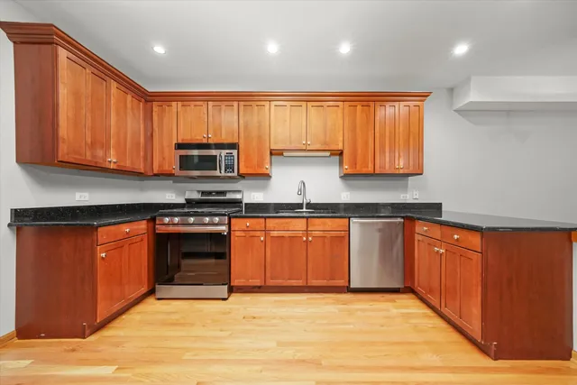 $464,900 | 1342 Lunt Court, Schaumburg, IL 60193