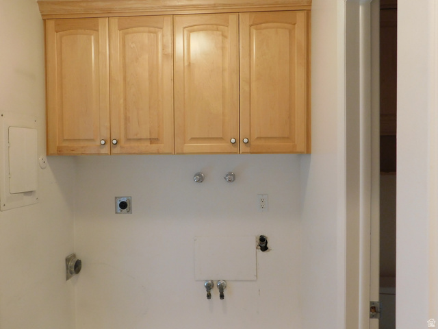 2148 Carolyn Way Bountiful, UT 84010 - Photo 8 of 40 Upper cabinetry with light wood finish and crown molding detail