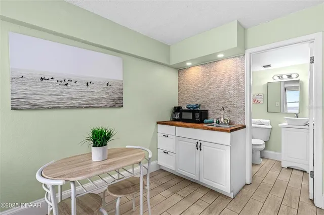 $125,000 | 2301 South Atlantic Avenue, Unit 501, Daytona Beach, FL 32118