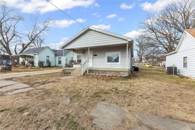 $175,000 | 140 West Walnut Avenue, Osawatomie, KS 66064