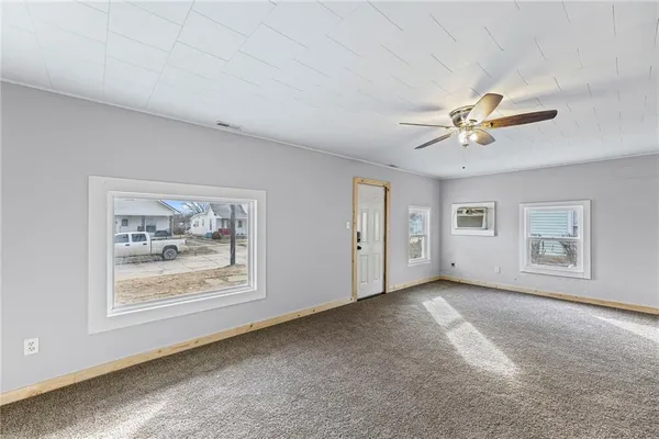 $159,900 | 140 West Walnut Avenue, Osawatomie, KS 66064