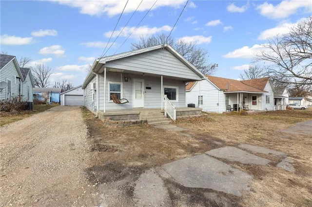 $175,000 | 140 West Walnut Avenue, Osawatomie, KS 66064