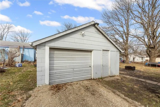 $175,000 | 140 West Walnut Avenue, Osawatomie, KS 66064