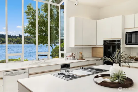 $5,895,000 | 5412 96th Avenue Southeast, Mercer Island, WA 98040