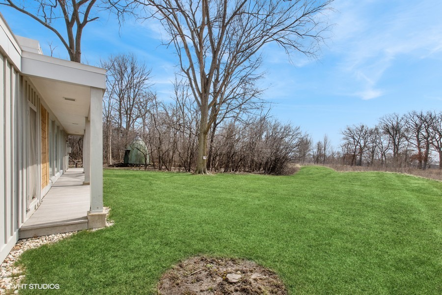 1 Morrison Road Northbrook, IL 60062 - Photo 2 of 5 a view of a house with a yard