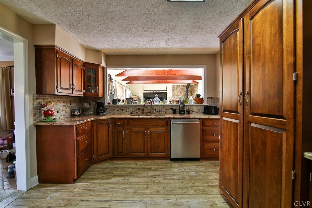 6405 Jacksonville Road Bath, PA 18014 - Photo 6 of 22 Gallery Image 6