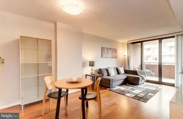 $2,400 | 1001 North Randolph Street, Unit 406, Arlington, VA 22201