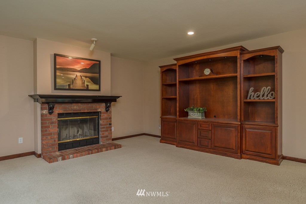 34737 9th Place Southwest Federal Way, WA 98023 - Photo 3 of 25 Gallery Image 3