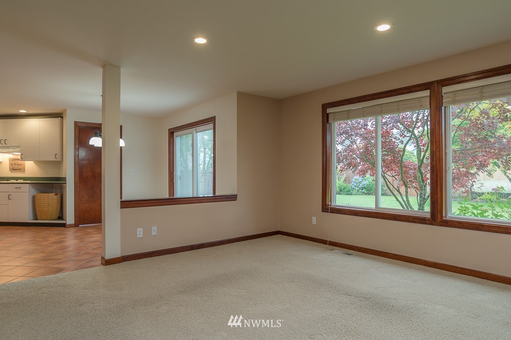 34737 9th Place Southwest Federal Way, WA 98023 - Photo 5 of 25 Gallery Image 5
