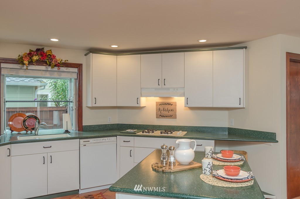 34737 9th Place Southwest Federal Way, WA 98023 - Photo 8 of 25 Gallery Image 8