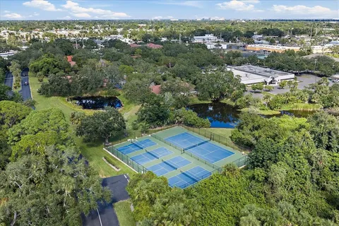 $220,000 | 257 Sherwood Drive, Unit 257, Bradenton, FL 34210