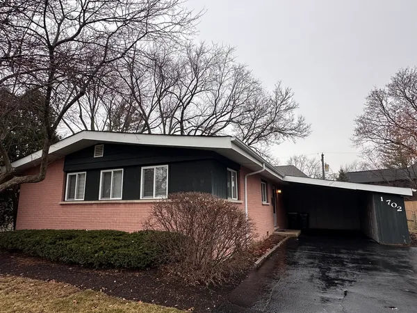 $2,800 | 1702 West Oakton Street, Arlington Heights, IL 60004
